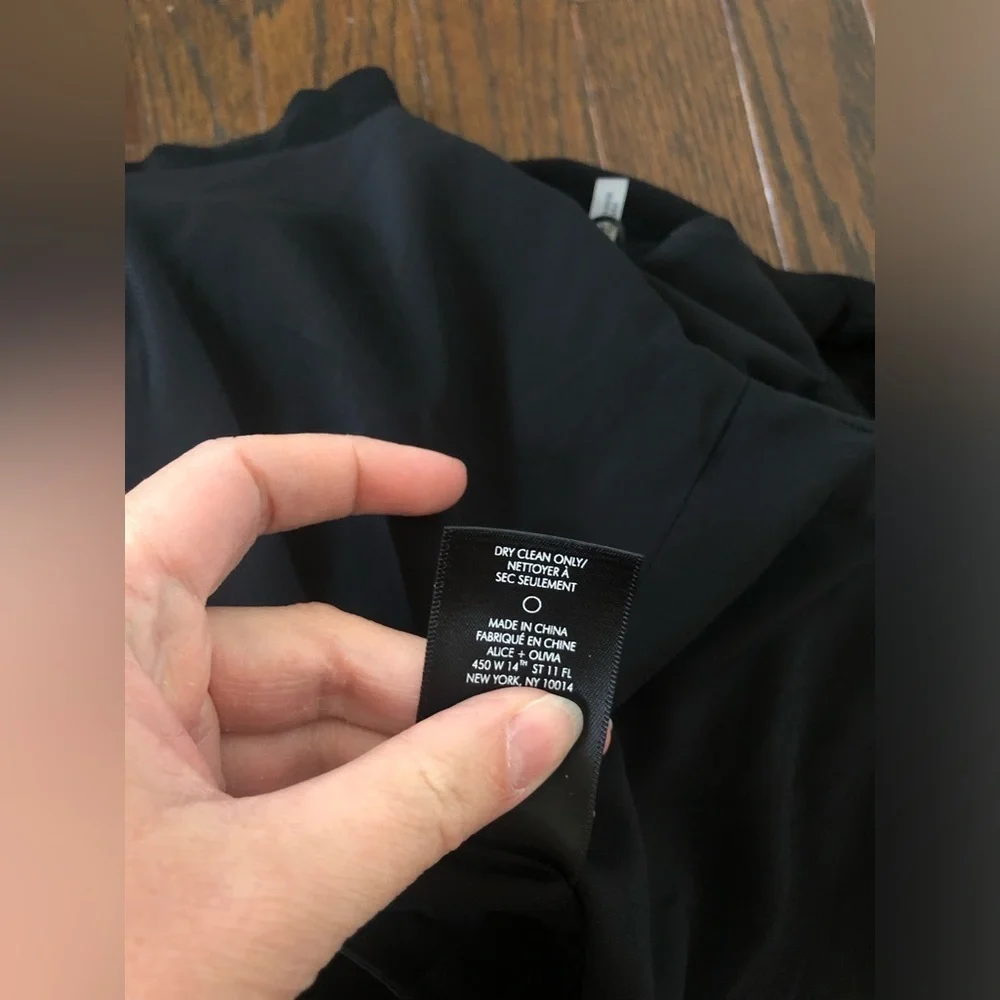 Alice + Olivia Women’s 14 Black Sinclair Cowl Neck Long-Sleeved Romper - NWT! - Picture 16 of 16